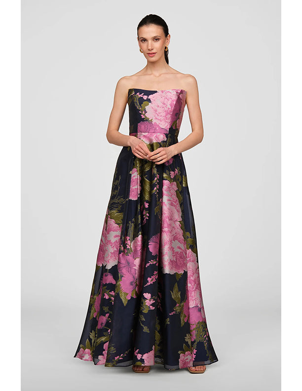 Specializing in ladies promwear, weddings and galas. Classic Boutique Specializing in ladies promwear, weddings and galas. Classic Boutique